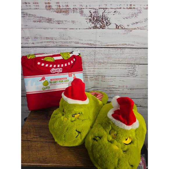 "The Grinch" men's Holiday pajama set in size Large and large slippers NWOT - Picture 1 of 8